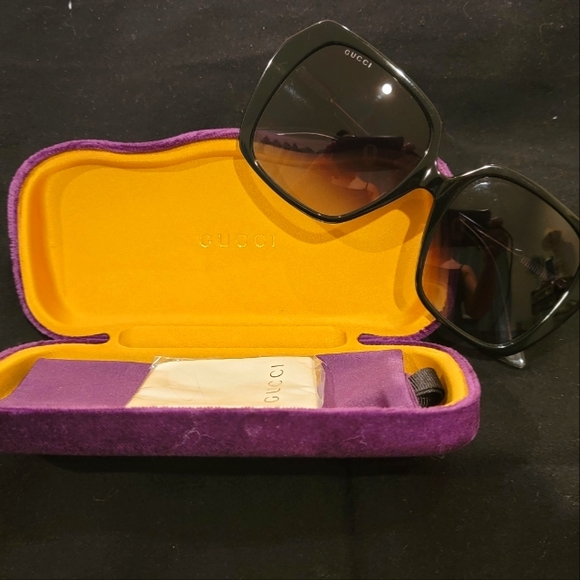 Authentic Gucci Sunglasses - Picture 6 of 7